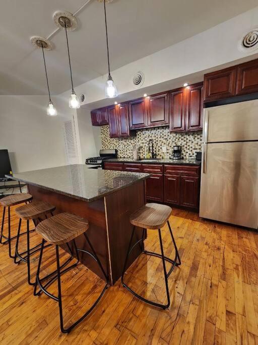 Spacious Loft Near River - Sleep 6 *
